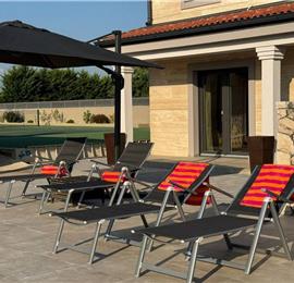 2 bedroom villa with heated pool & tennis court near Zadar, sleeps 4